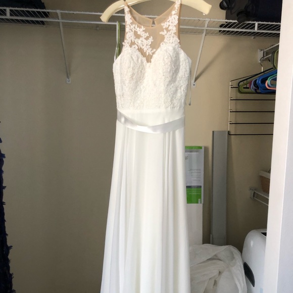 Size 6 Never been worn wedding dress - Picture 6 of 7